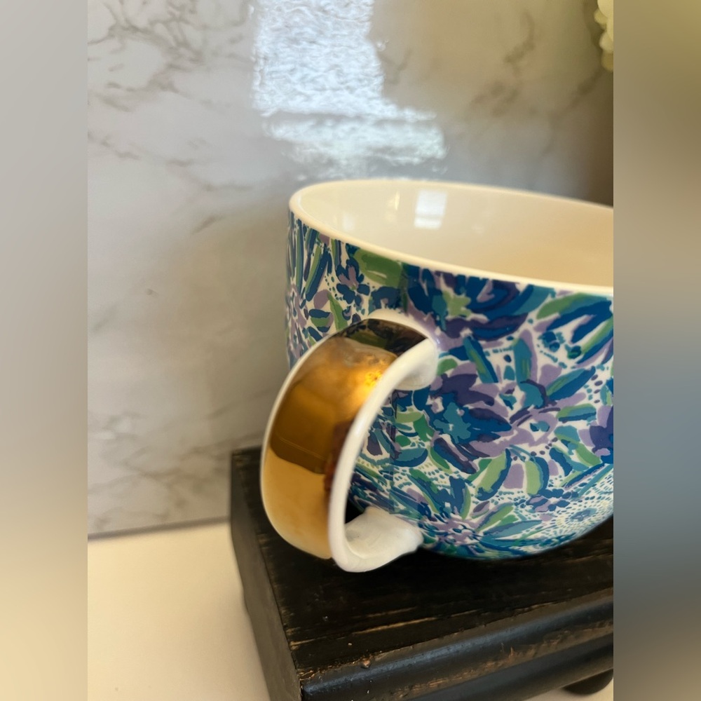 Pre owned 2 of Lily Pulitzer Gold Handle Lion Blue Floral Royal 12oz Coffee Mug - Picture 5 of 10